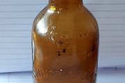 O Connor's kanturk 1/2 pint vintage bottle,,bottle seems to have a defect,around bottom of bottle, holds water no leeks,see pictures,sold as is ,lovely display advertising bottle, collectors items, buyer collects or pays postage thank you,