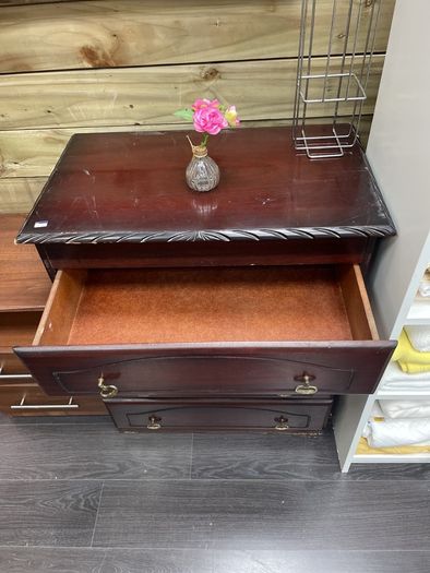 chest of drawers