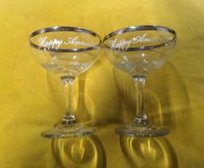 RARE FIND - VTG 1973 Treasure Master Happy Anniversary  - Happy Couple Champagne Toast glasses