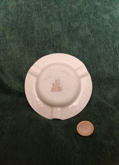 Beellek ashtray