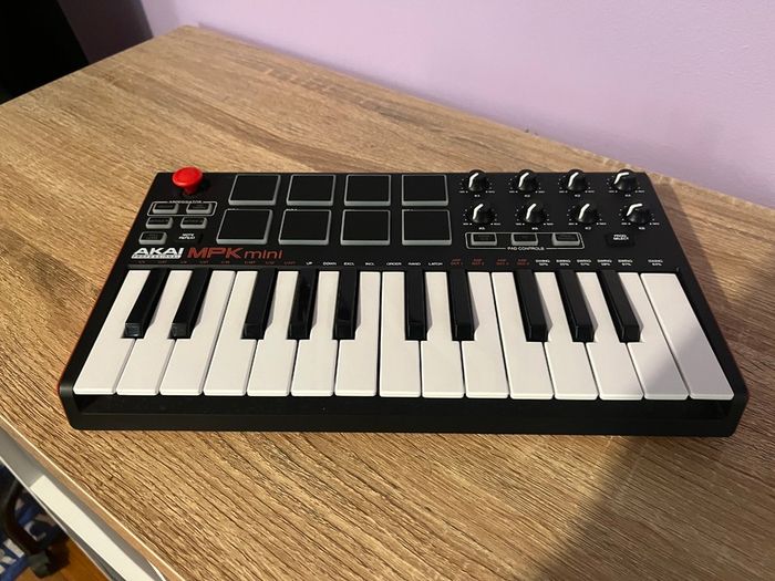 Akai MPK Mini MKII MIDI Keyboard, Mint Condition in Box with Cables & Manuals