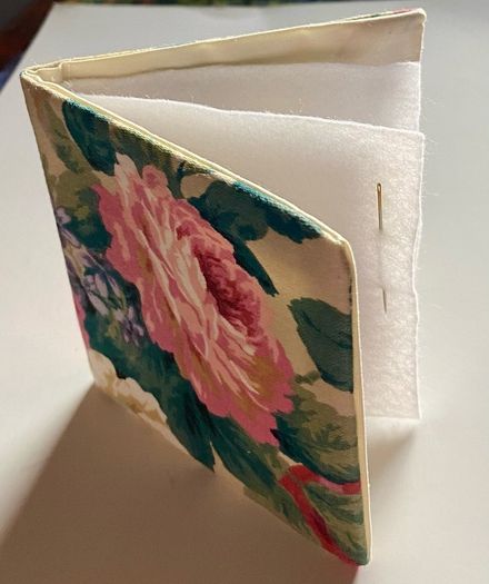 Sewing needle case