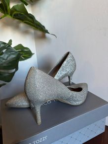Ladies heels size 6