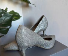 Ladies heels size 6