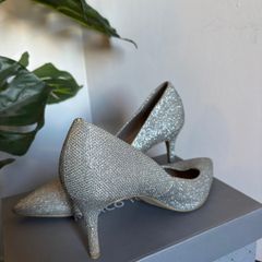 Ladies heels size 6
