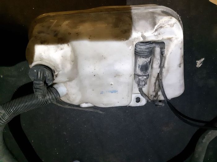 BMW E39 5series Windshield washer bottle tank