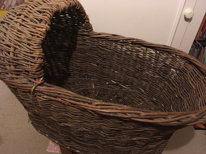 Wicker cot basket