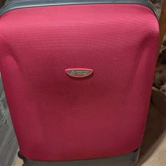 Large pink suitcase (2 wheel)