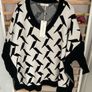 jumper nwt exquiss's brand freesize over sized jumper with side slits black & cream Image 2