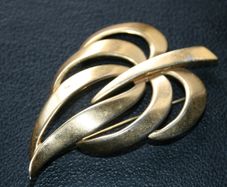 Vintage Napier Gold Tone Brooch