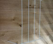 Free radiator hanger in excellent condition