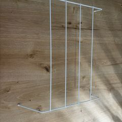 Free radiator hanger in excellent condition