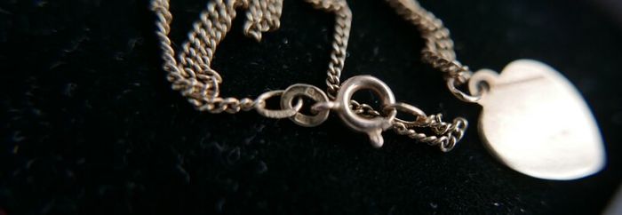 Vintage 9ct Gold 375 Gold Engraved Heart Pendant and chain 2,7g L-12"
