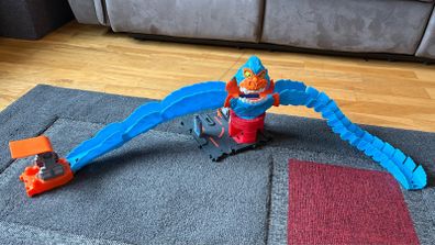 Hot wheels gorilla track
