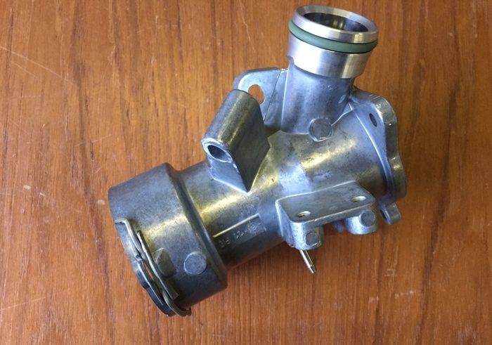 EGR Housing  Mercedes OM646 engine
