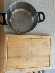 28cm pot and big chopping board