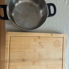 28cm pot and big chopping board