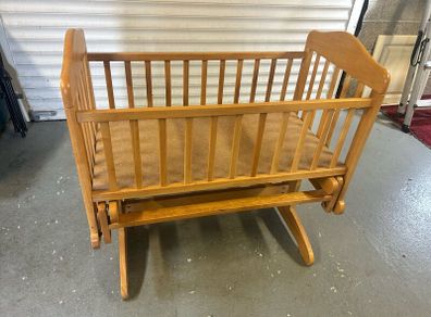 Cradle / Crib