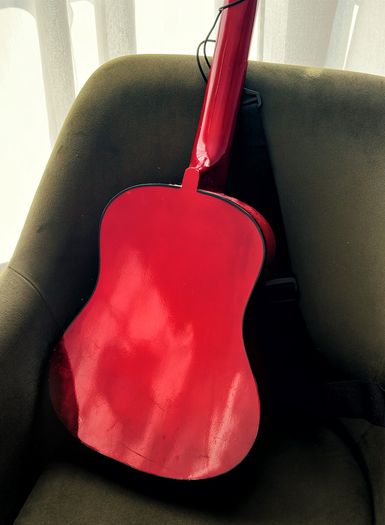 Royal Sounds Childrens Guitar with straps