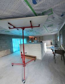 Plasterboard lifter