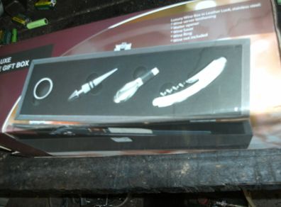 Wine serving kit
