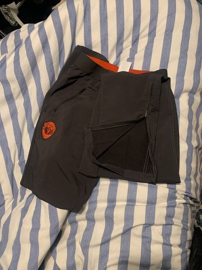 Man Utd tracksuit bottoms (s)