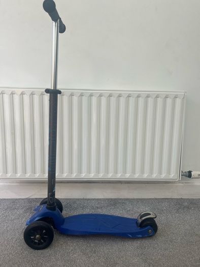 Micro Maxi Scooter plus helmet