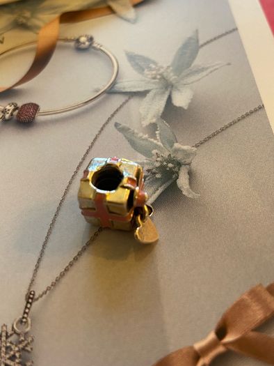 Pandora charm Present gift box with heart and pink ribbon Charm New