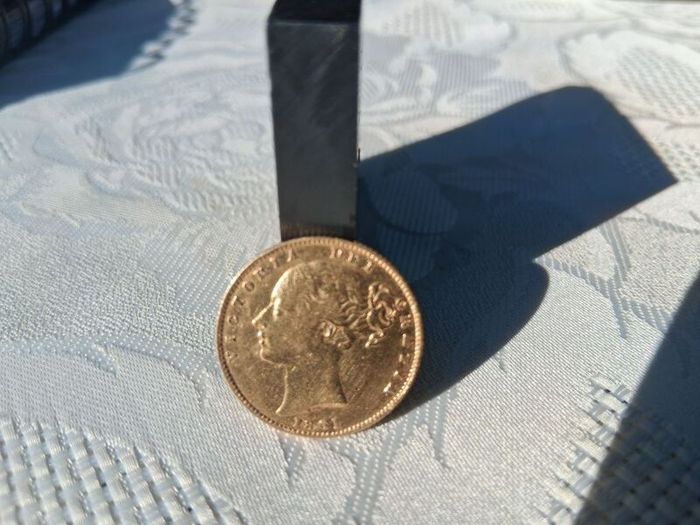 1861 22k Gold Soverign