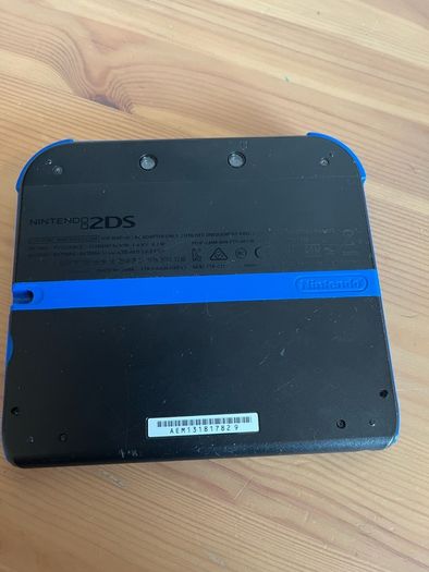 Nintendo 2DS ( for parts or repair ) read