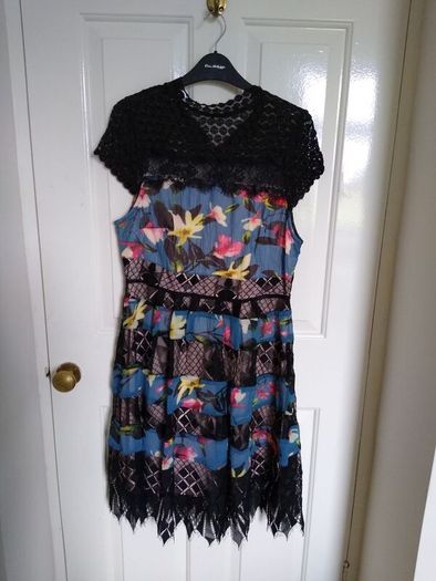 Party dress size M New with tags