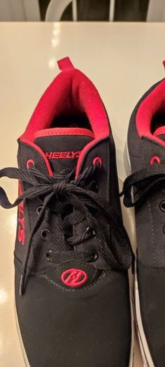 Heelys Pro 20 wheeled shoes - size 43 (UK 9) as new