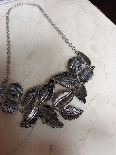 Costume  Necklace.   Length  - 10"