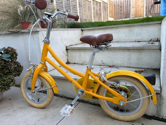 Bobbin Gingersnap children's 12" yellow bicycle / bike