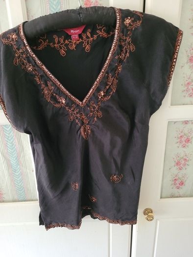 Beautiful Mnsoon Black 100%silk Top
