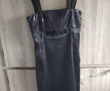 quality dress size M with front deco