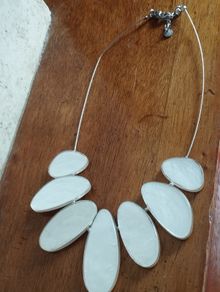 Necklace in Mother of Pearl and Resin.