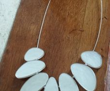 Necklace in Mother of Pearl and Resin.