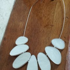 Necklace in Mother of Pearl and Resin.