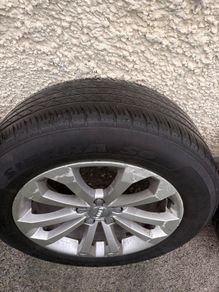 Audi Q5 Alloy wheels with bran new tyres