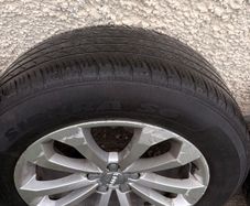 Audi Q5 Alloy wheels with bran new tyres