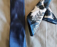 Tie and kerchief set