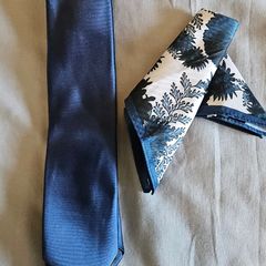 Tie and kerchief set