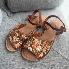 Bnwot NEXT girls sandals UK1