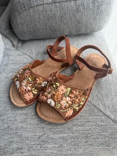 Bnwot NEXT girls sandals UK1