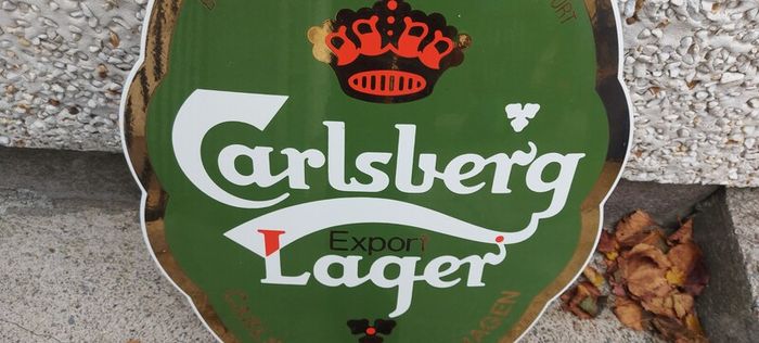 carslberg enamel sign ,very nice condition, sold as is,,lovely advertising display item for any man cave pub restaurant etc etc,,buyer collects or pays postage thank you,,