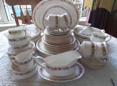 51 Piece Paragon Royal Albert "Belinda" Combination Dinner/Teaservice