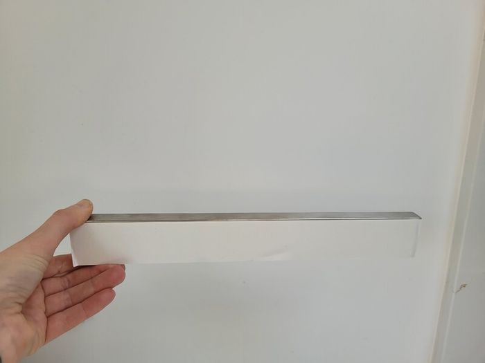 Magnetic knife strip