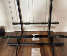 Pull Up Bar & Dip Station