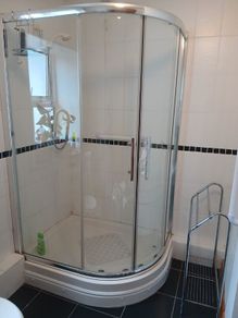 Bathroom suite